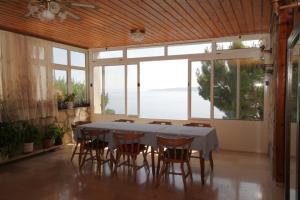 Apartments by the sea Brela, Makarska - 6674