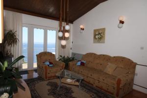 Apartments with a parking space Brela Makarska 6747