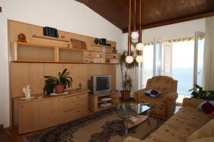 Apartments with a parking space Brela, Makarska - 6747