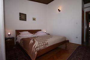 Apartments with a parking space Brela, Makarska - 6747