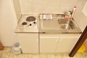 Apartments with a parking space Tucepi, Makarska - 6775