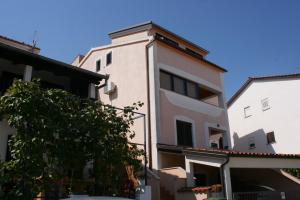 Apartments with WiFi Vrsar, Porec - 6946 