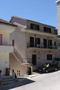 Apartments and rooms with parking space Podgora, Makarska - 6790 