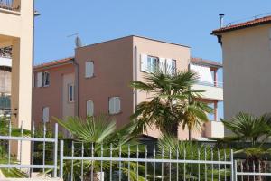 Apartments with a parking space Novigrad - 6936 