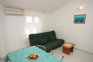 Apartments with a parking space Novigrad - 6936