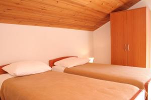 Apartments with swimming pools Zrnovska Banja, Korcula - 8335