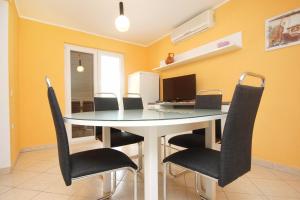 Apartments with swimming pools Zrnovska Banja, Korcula - 8335