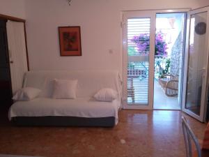 Apartments with WiFi Bol, Brac - 8736