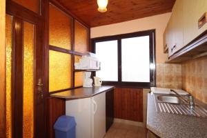 Apartments by the sea Ugljan - 8423