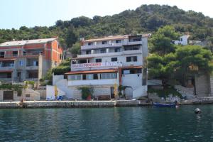 Apartments by the sea Zaklopatica, Lastovo - 8325