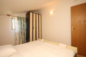 Apartments by the sea Zaklopatica, Lastovo - 8325