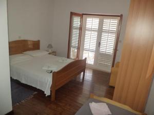 One-Bedroom Apartment with Terrace and Sea View room in Apartments by the sea Zaklopatica Lastovo - 8346