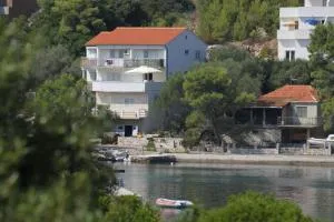 Apartments by the sea Pasadur, Lastovo - 8351 - Ubli