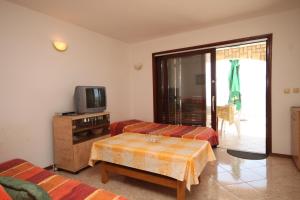 One-Bedroom Apartment with Terrace and Sea View room in Apartments by the sea Zdrelac Pasman - 8406