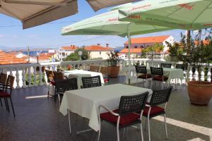 Rooms with a swimming pool Preko, Ugljan - 8180