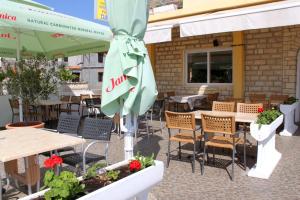 Rooms with a swimming pool Preko, Ugljan - 8180