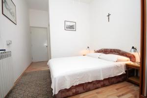 Rooms with a swimming pool Preko, Ugljan - 8180