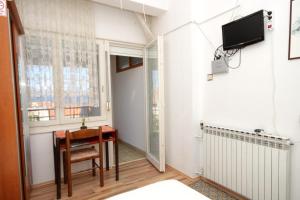 Rooms with a swimming pool Preko, Ugljan - 8180