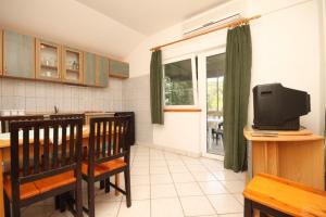 Apartments with a parking space Sali, Dugi otok - 8172