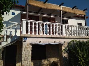 Apartments with parking space Ugljan - 8527