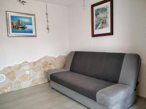 One-Bedroom Apartment with Terrace and Sea View room in Apartments with a parking space Ugljan - 8527