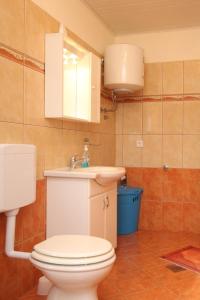 Apartments with parking space Ugljan - 8527