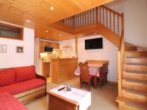 Duplex Rénové et Lumineux au Pied des Pistes, Balcon - FR-1-502-379