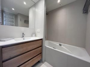 Appartements Studio lumineux avec balcon a Saint-Jean-de-Luz, a deux pas de la plage et des commerces - FR-1-239-839 : photos des chambres