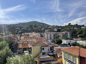 Appartement 2 pièces proche commerces à Mandelieu-la-Napoule - FR-1-609-70