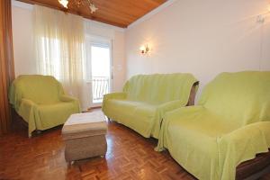 Apartments by the sea Kastel Stafilic, Kastela - 8621