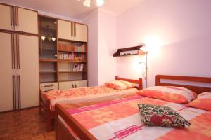 Apartments by the sea Kastel Stafilic, Kastela - 8621