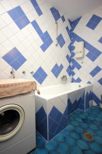 Apartments by the sea Kastel Stafilic, Kastela - 8621