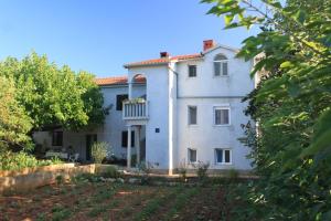 Apartments with a parking space Ugljan - 8430 - 2hvězdičkové hotely ve městě Ugljan