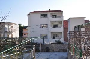 Apartments by the sea Duce, Omis - 8633