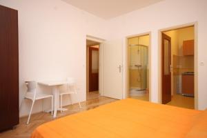 Apartments by the sea Duce, Omis - 8633