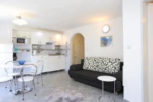 Apartments by the sea Okrug Gornji, Ciovo - 8625