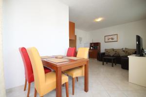 Family friendly apartments with a swimming pool Okrug Gornji, Ciovo - 8626