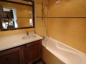 Appartement fonctionnel Proches des pistes et des commerces Balcon - FR-1-502-390