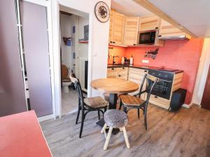 Studio lumineux proche pistes & commerces, balcon - FR-1-502-439