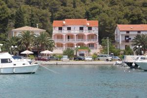 Apartments by the sea Kukljica, Ugljan - 8316 - 3hvězdičkové hotely ve městě Kukljica