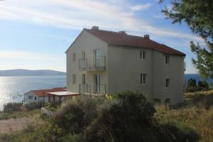 Apartments by the sea Zavala, Hvar - 8637