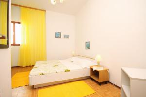 One-Bedroom Apartment with Terrace and Sea View room in Apartments by the sea Kukljica Ugljan - 8260
