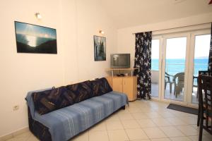 One-Bedroom Apartment with Terrace and Sea View room in Apartments by the sea Banj Pasman - 8206