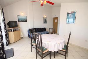 Apartments by the sea Banj, Pasman - 8206