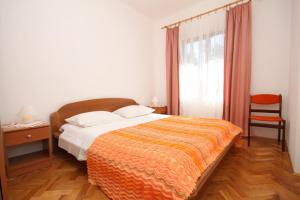 Two-Bedroom Apartment with Terrace room in Apartments with a parking space Ugljan - 8403
