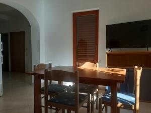 Apartments with a parking space Ugljan - 8403