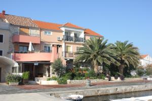 Apartments by the sea Poljana, Ugljan - 8450
