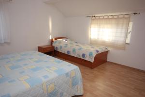 Apartments by the sea Poljana, Ugljan - 8450