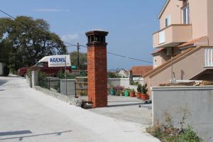 Apartments by the sea Tkon, Pasman - 8455