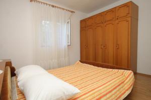 Apartments by the sea Mrljane, Pasman - 8463